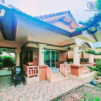 *****บ้านเดี่ยวมือสอง ม.ชัยพฤกษ์ บางบัวทอง เนื้อที่กว้างเกือบ 154 ตร.ว. ฟังก์ชัน 6 ห้องนอน 5 ห้องน้ำ ที่จอดรถ 4 คัน บ้านหลังใหญ่ ภายในสวยเหมือนใหม่ คุณภาพระดับ L&H บนทำเลแห่งการเดินทาง ใกล้รถไฟฟ้าสายสีม่วง "บางพลู" และทางด่วน "ศรีรัช" จองเลย!